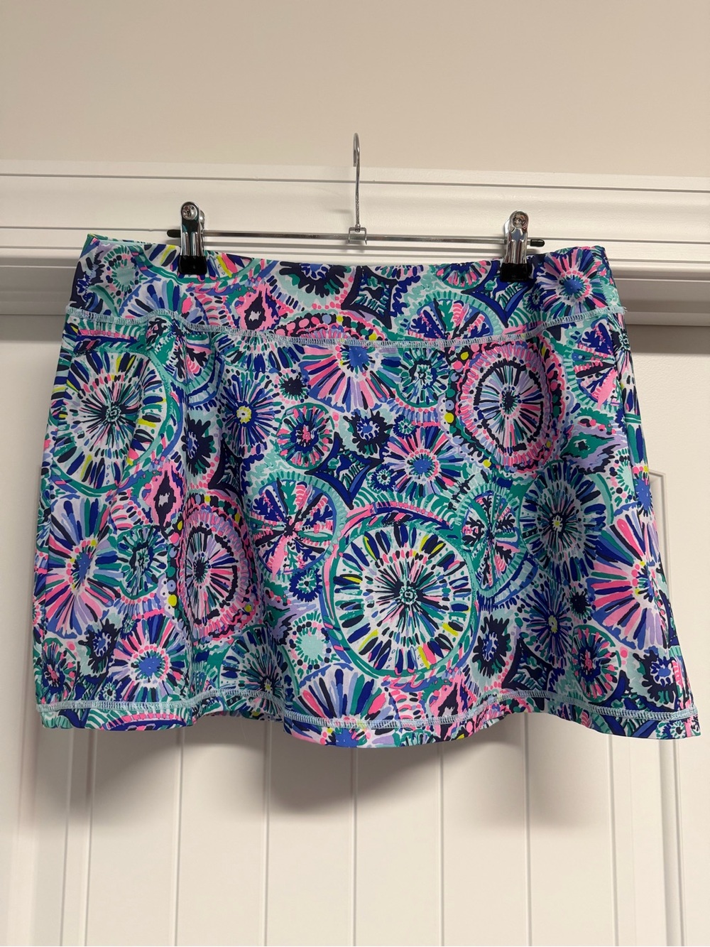 Lilly Pulitzer Luxletic Mini Skort in Commotion in the Ocean, size L